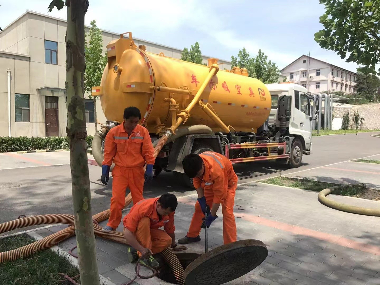 蓬江化粪池清理与5-8吨吸粪车施工效率分析